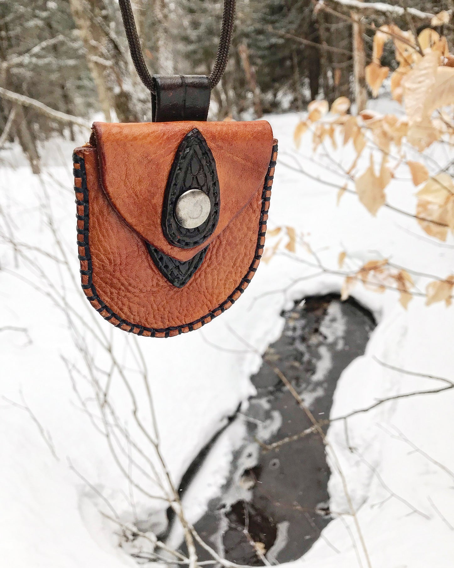 The Nipper neck pouch