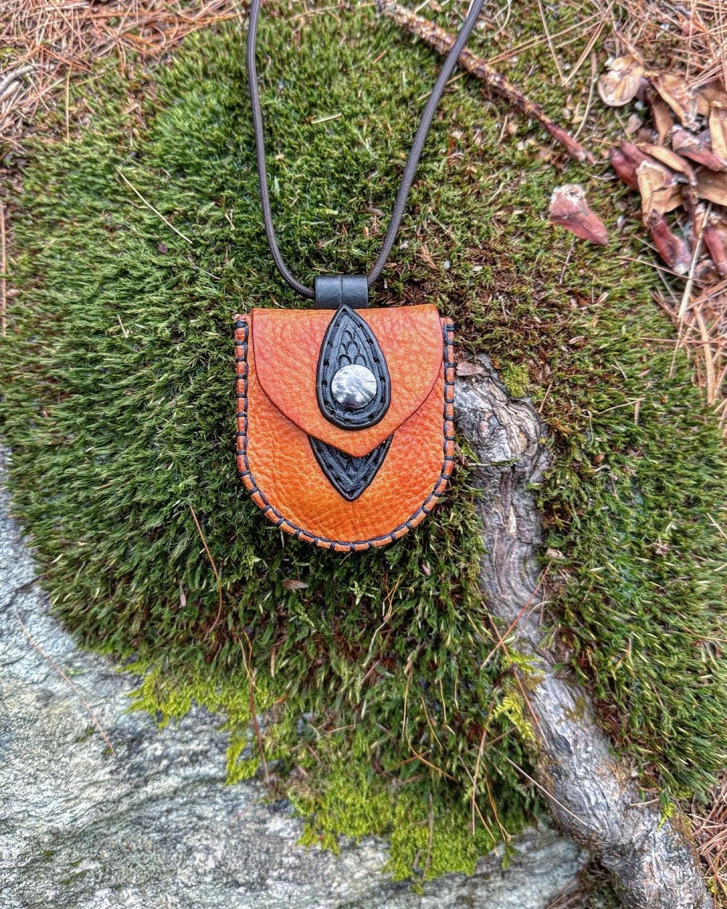The Nipper neck pouch