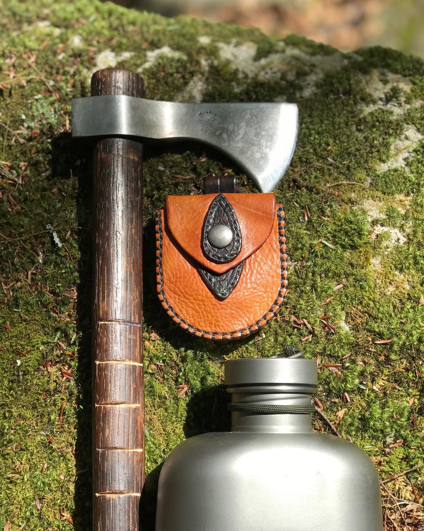 The Nipper neck pouch