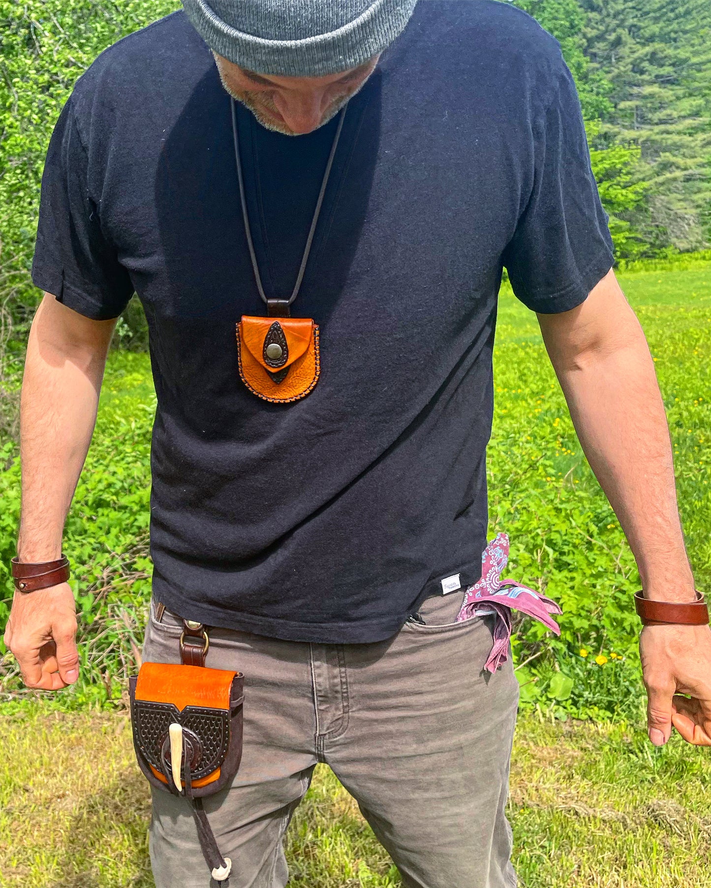 The Nipper neck pouch
