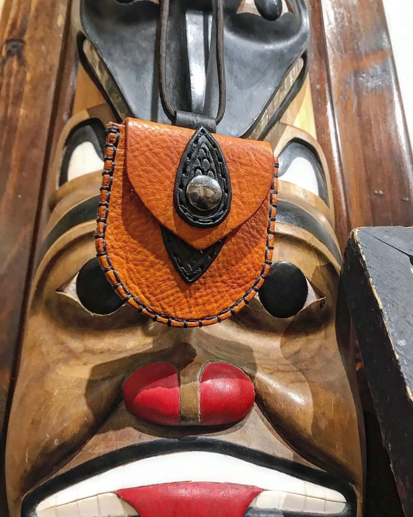 The Nipper neck pouch