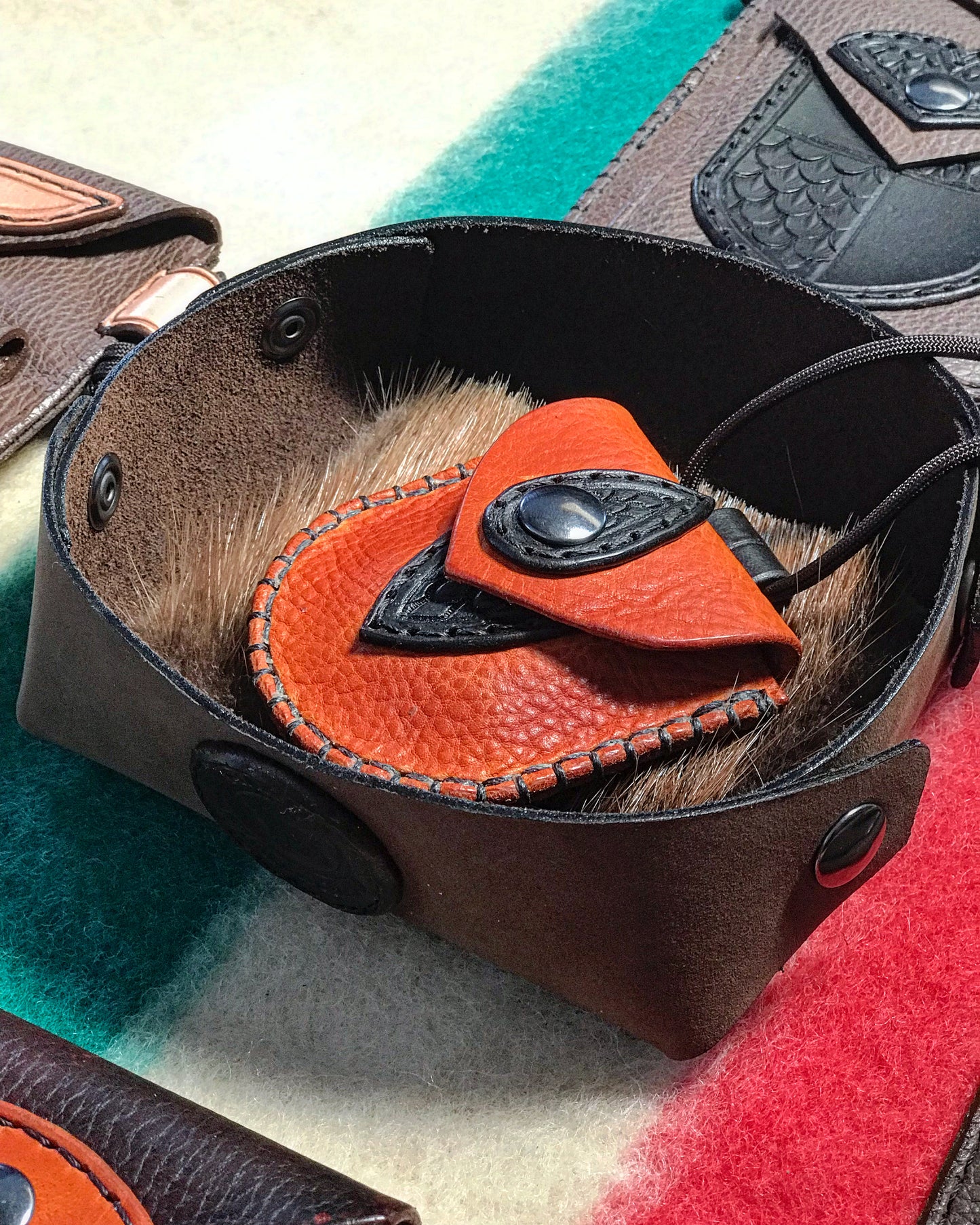 The Nipper neck pouch