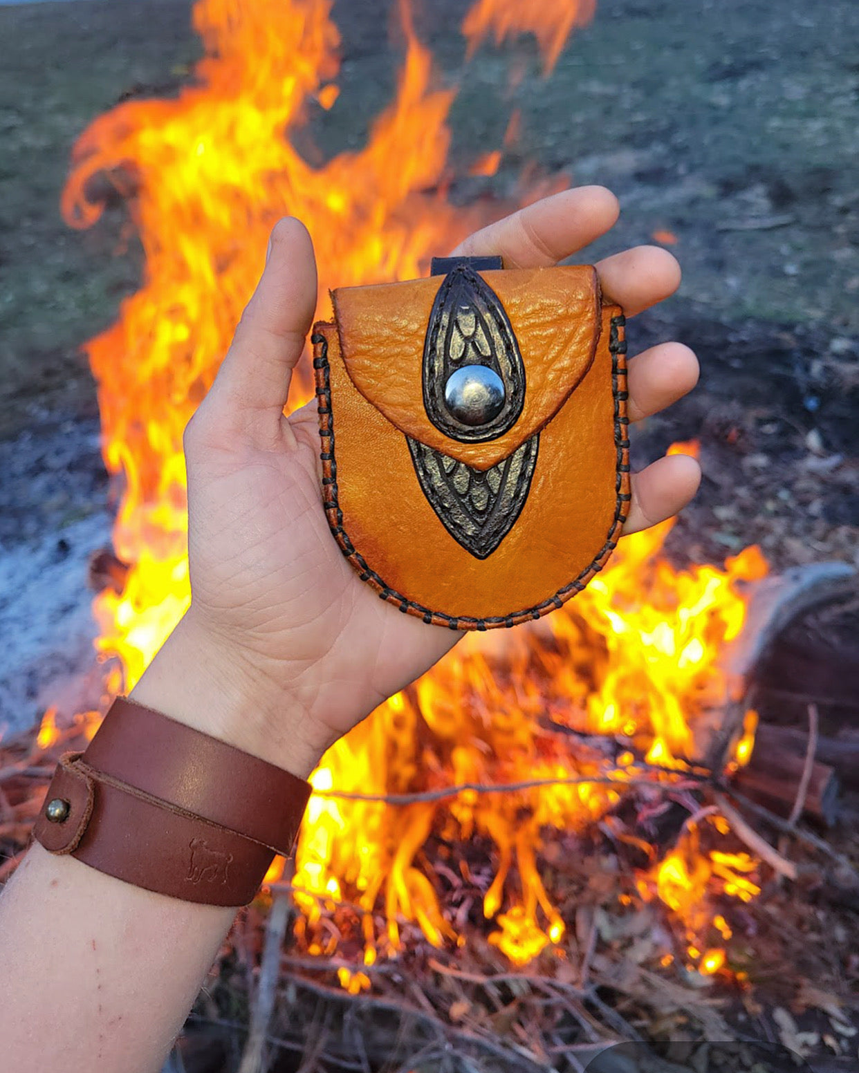 The Nipper neck pouch
