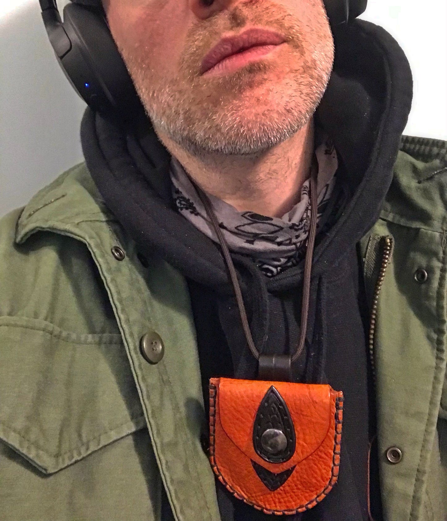 The Nipper neck pouch