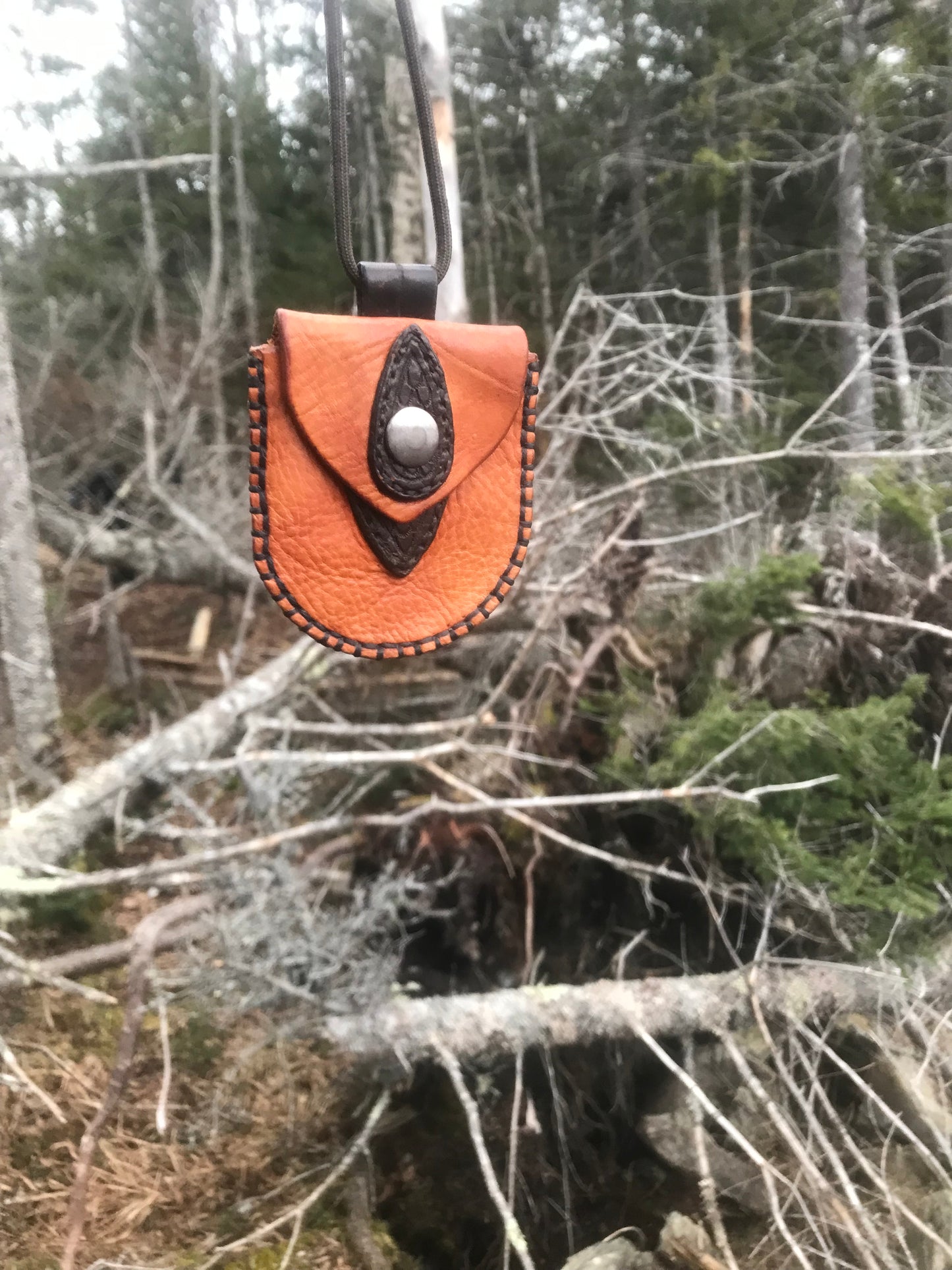 The Nipper neck pouch