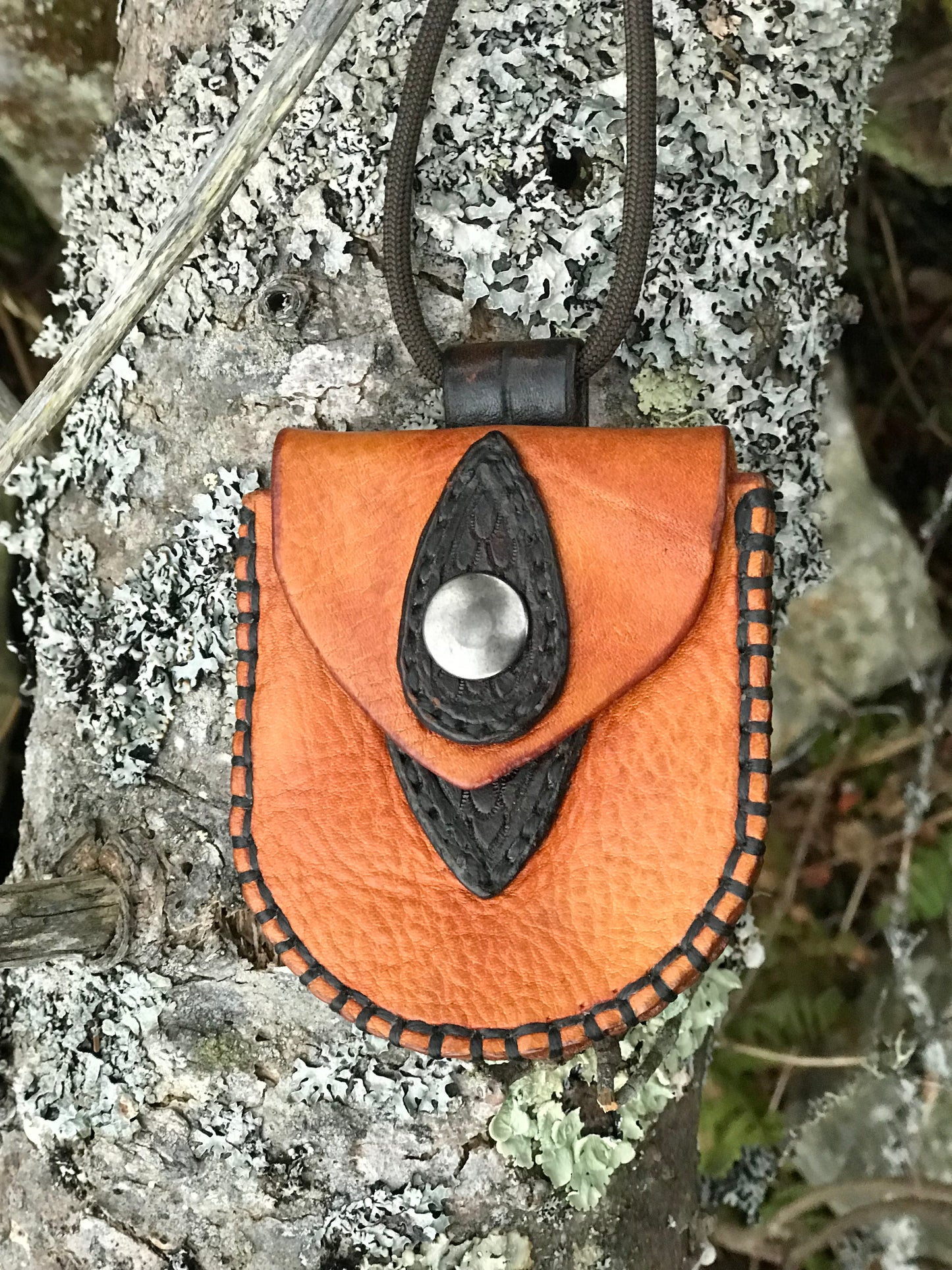 The Nipper neck pouch