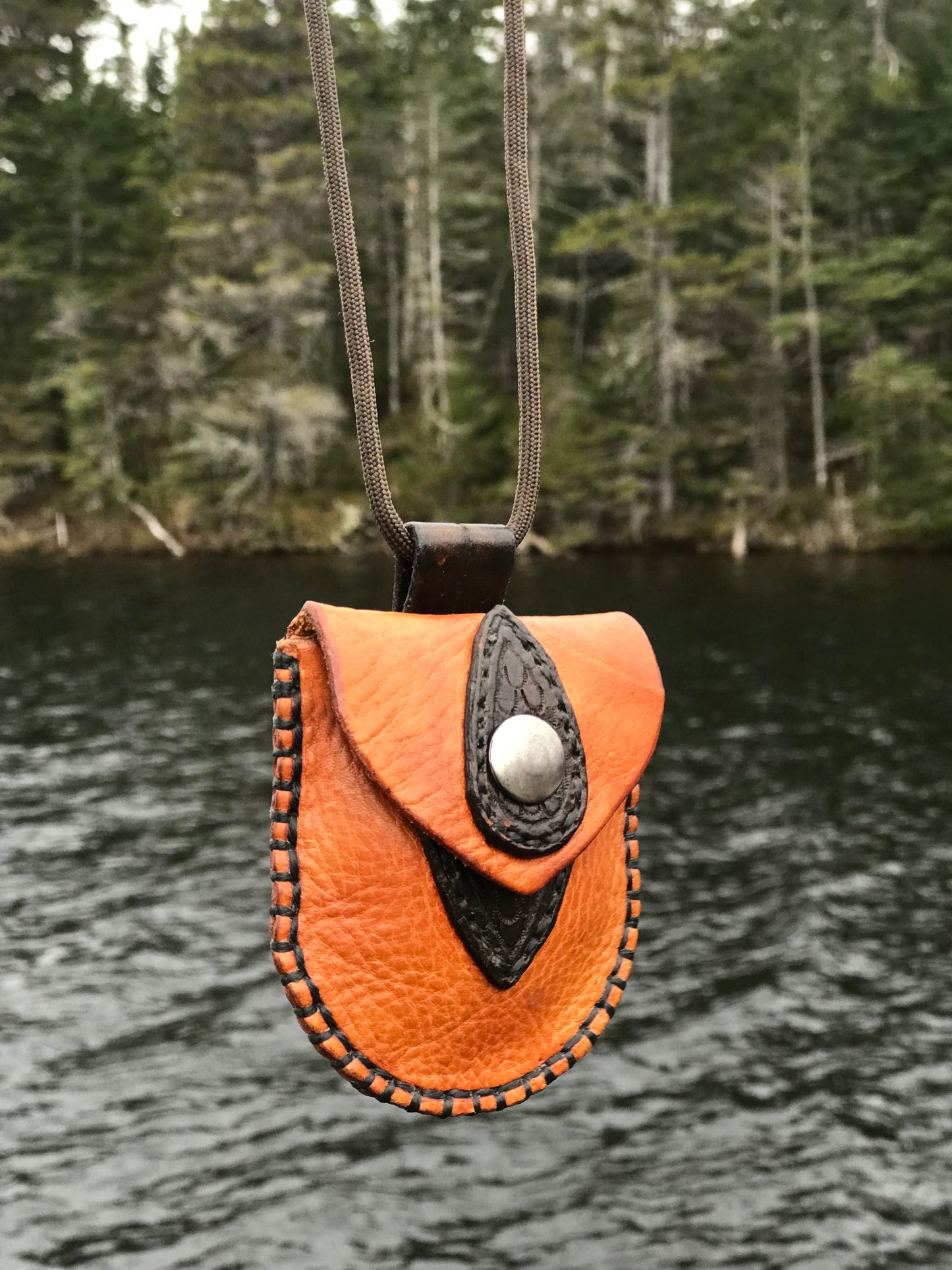 The Nipper neck pouch