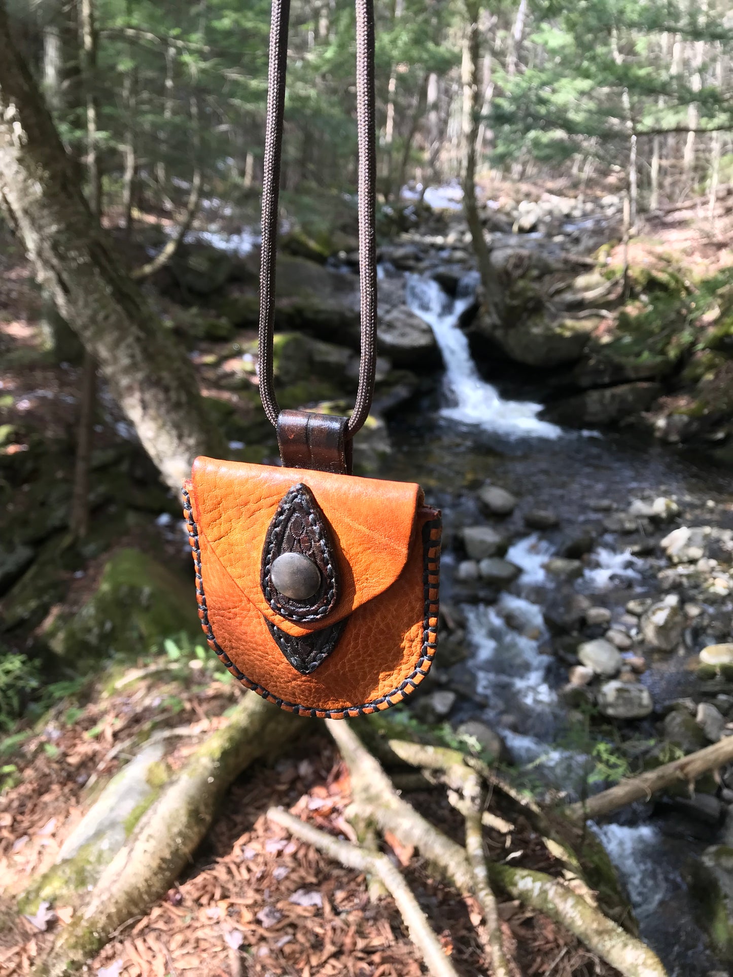 The Nipper neck pouch