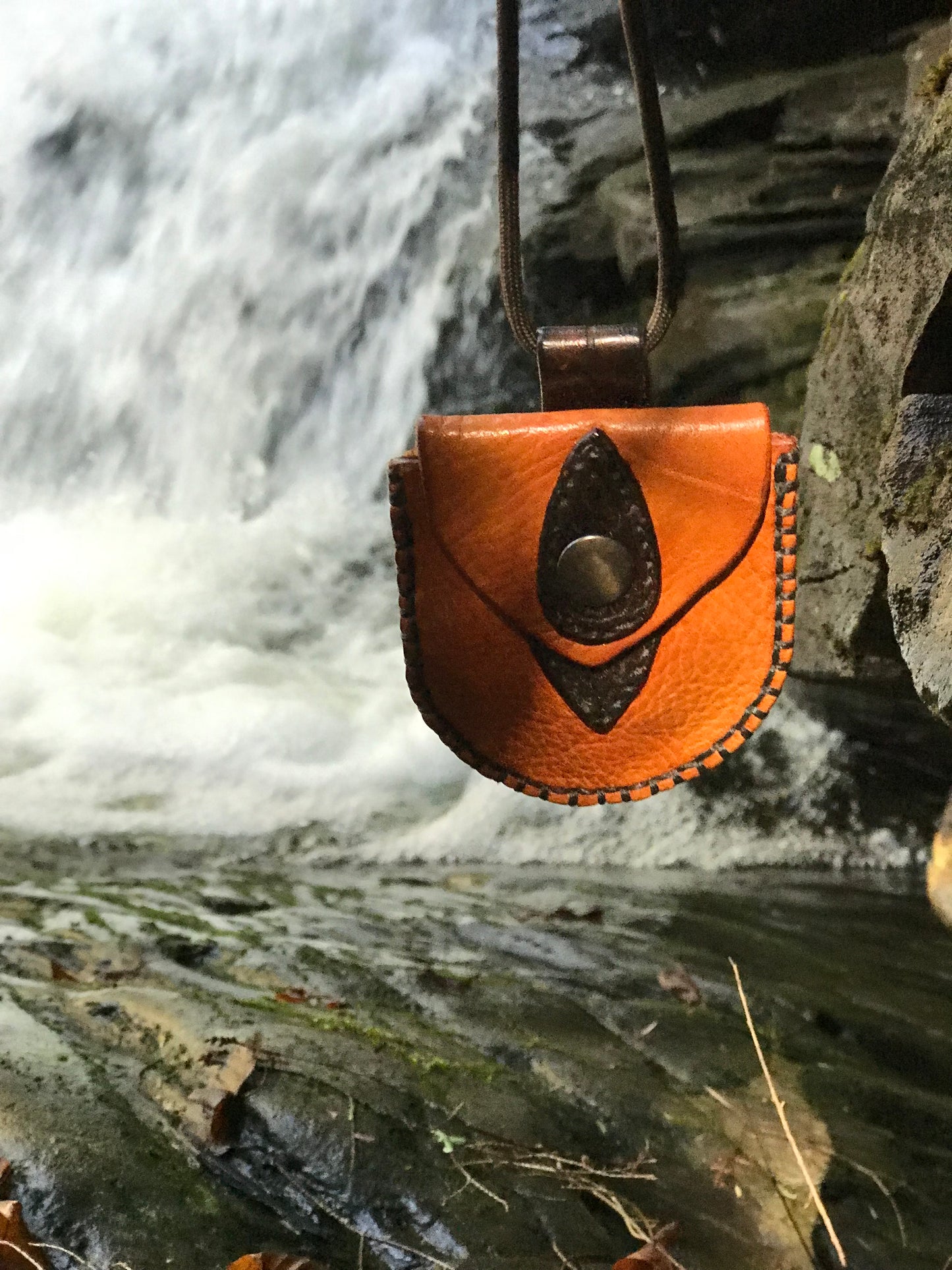 The Nipper neck pouch
