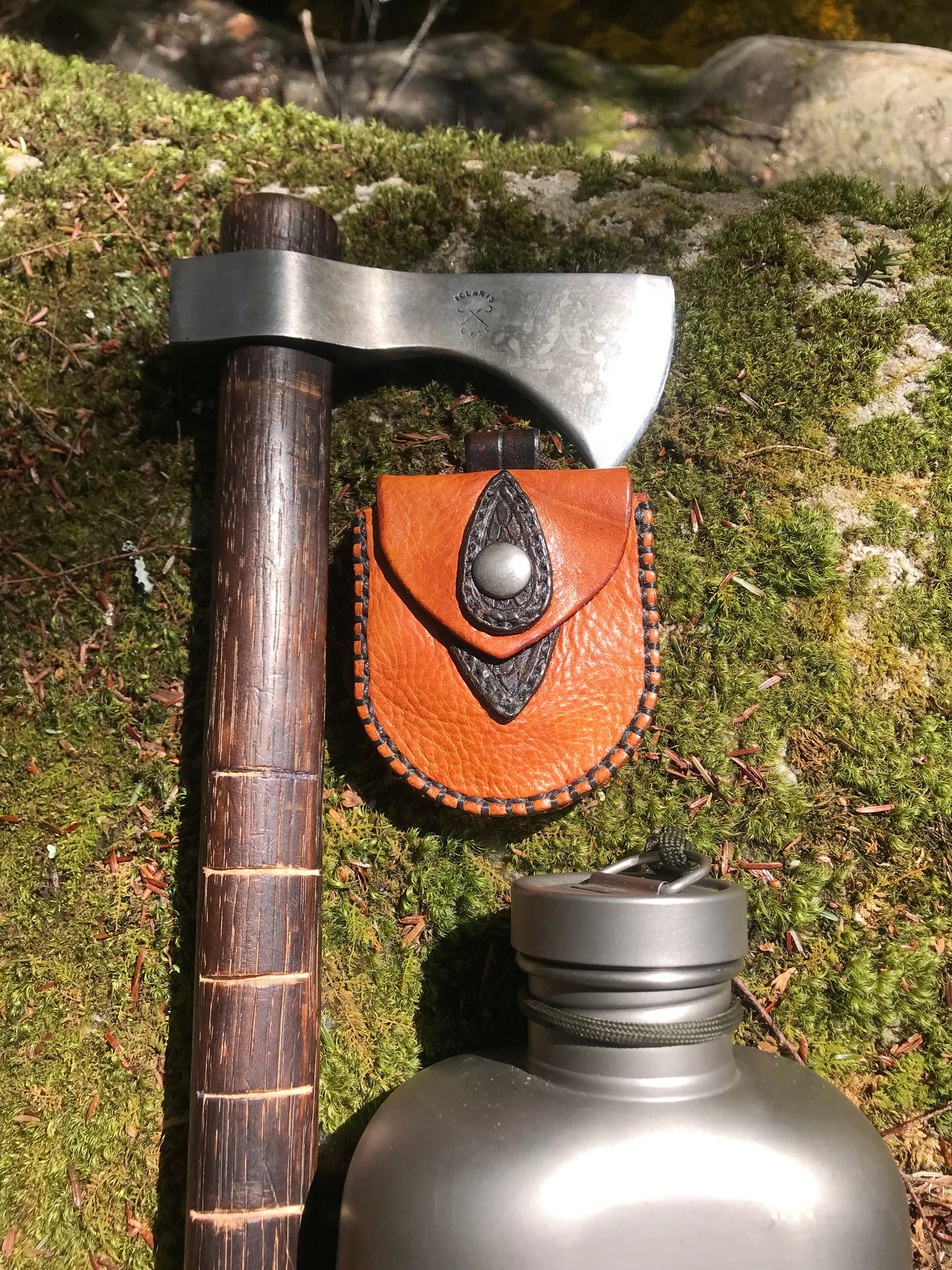 The Nipper neck pouch