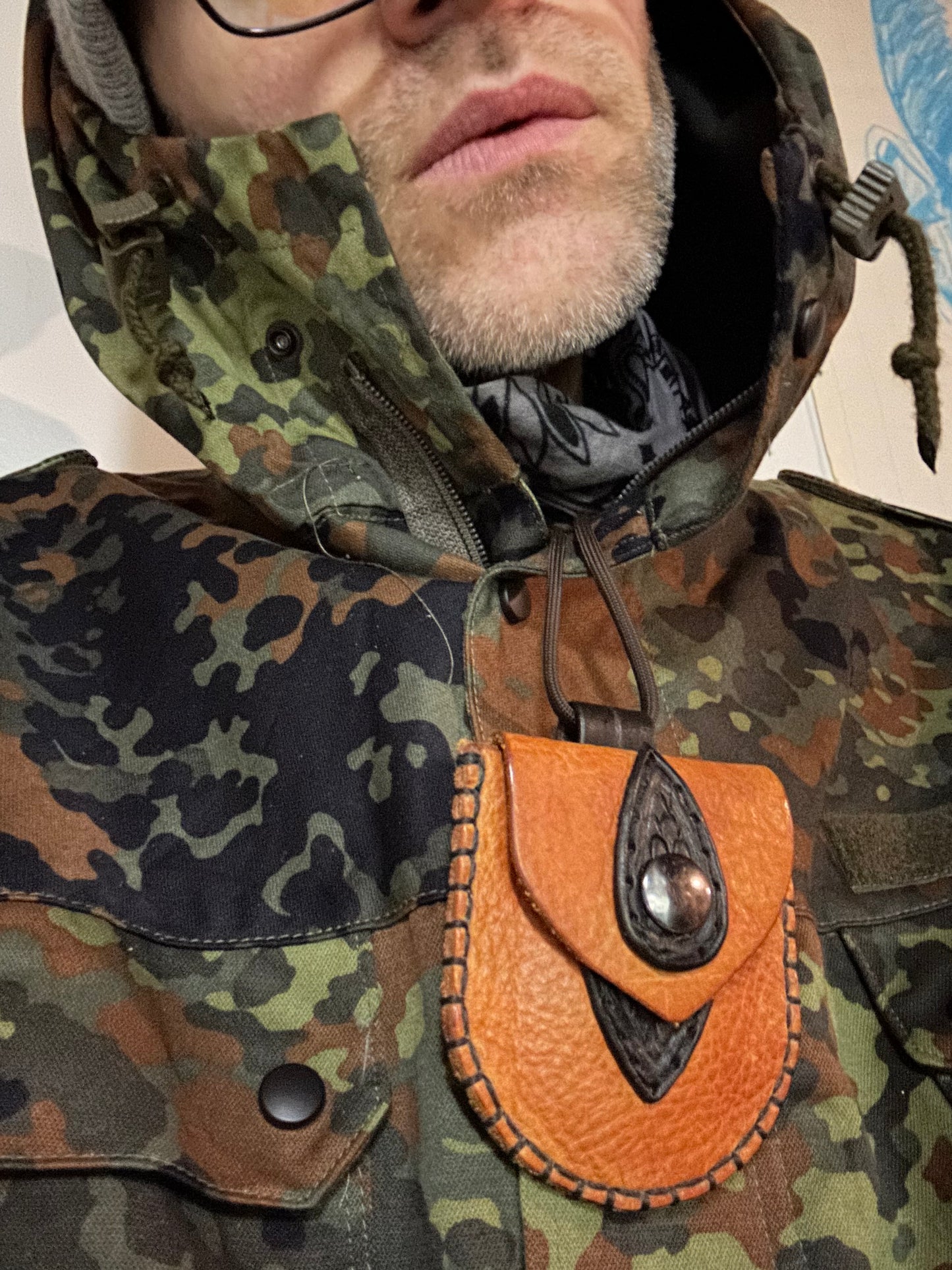 The Nipper neck pouch