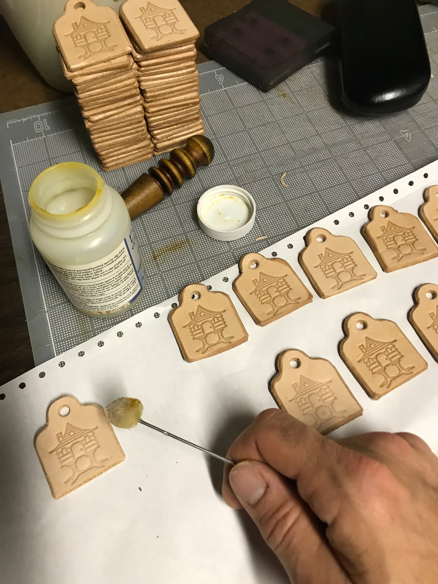 The Nipper neck pouch