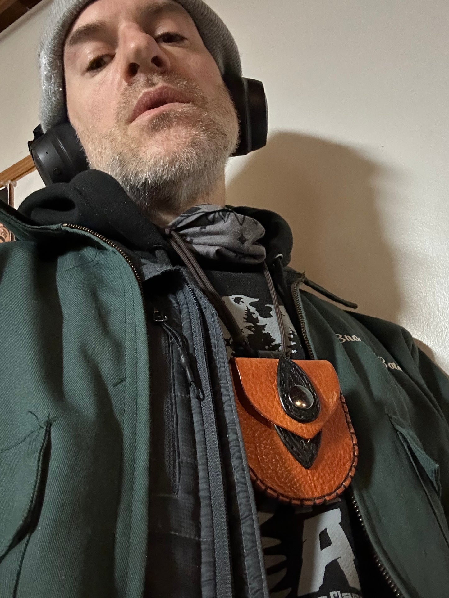 The Nipper neck pouch