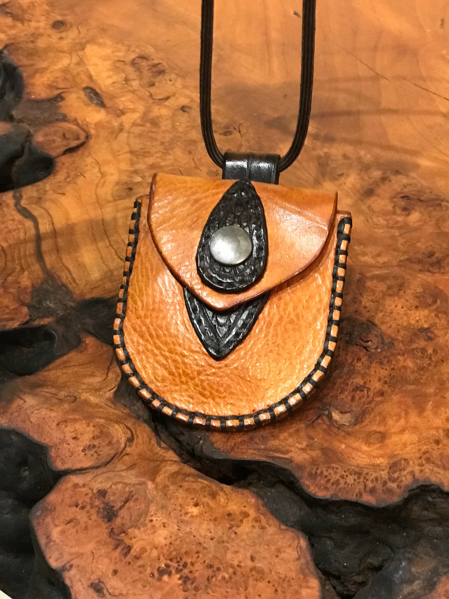 The Nipper neck pouch