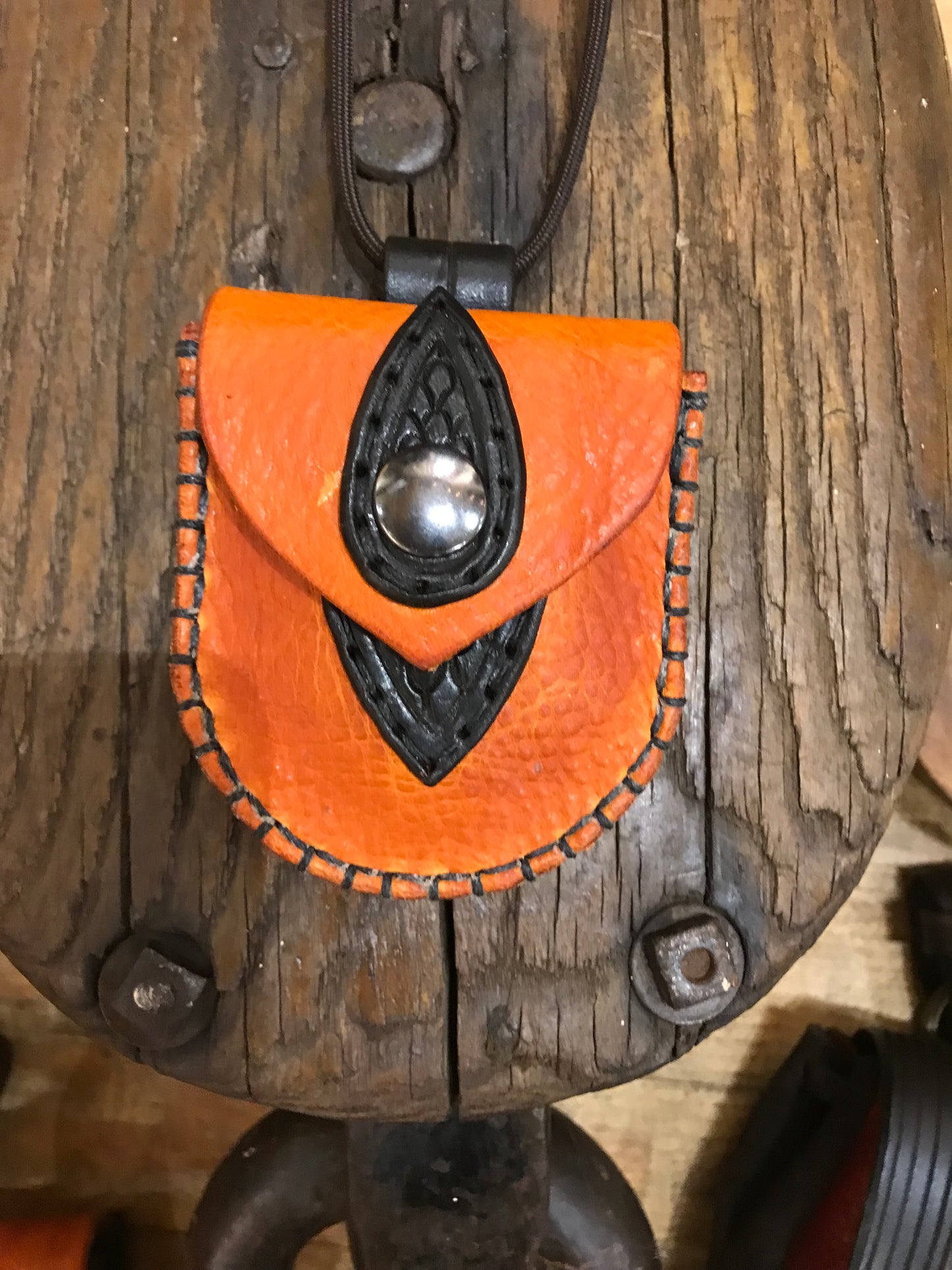 The Nipper neck pouch