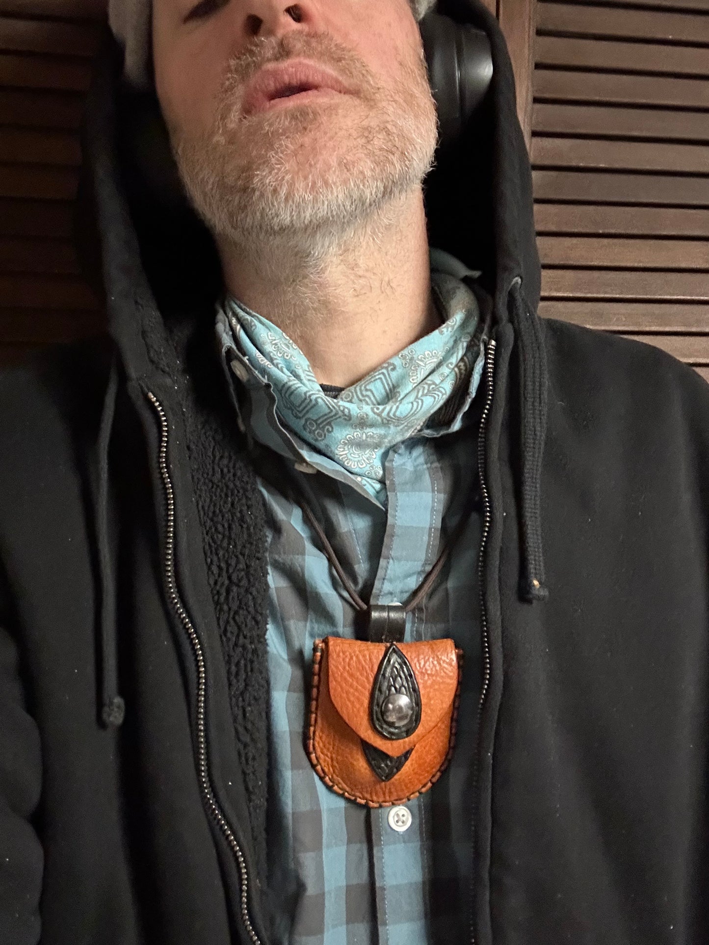 The Nipper neck pouch
