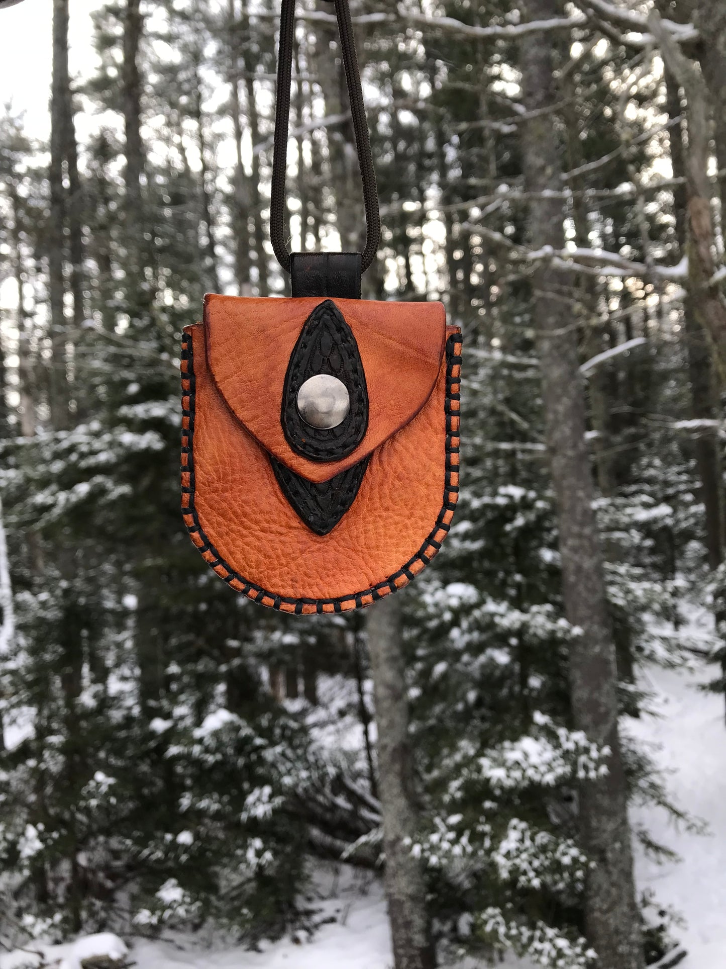 The Nipper neck pouch