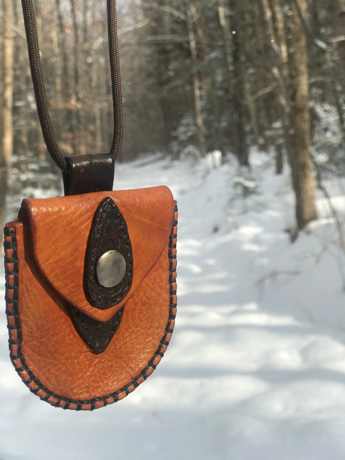 The Nipper neck pouch