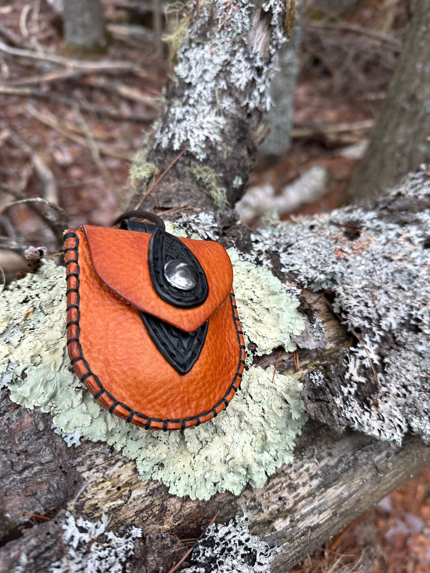 The Nipper neck pouch