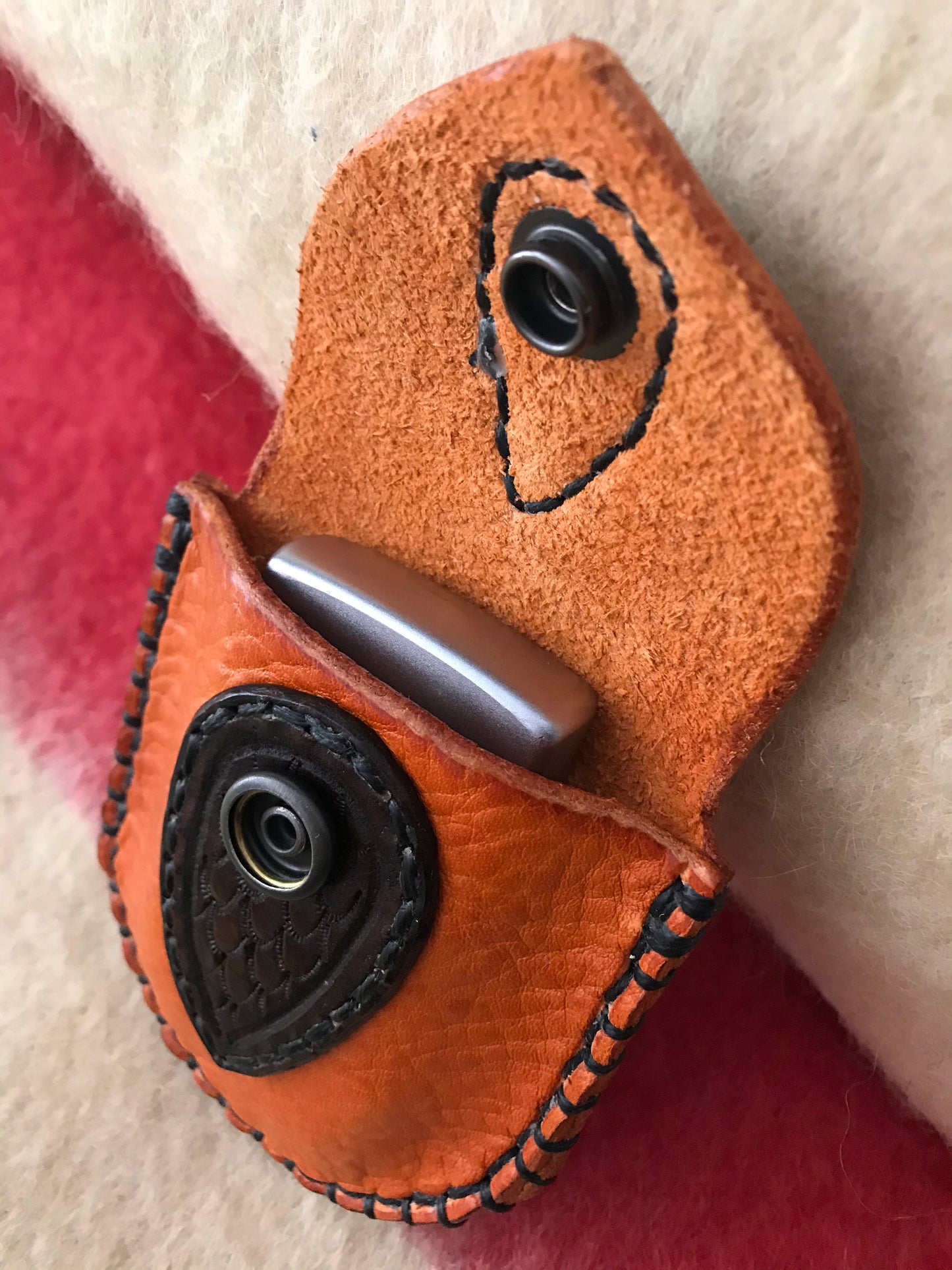 The Nipper neck pouch