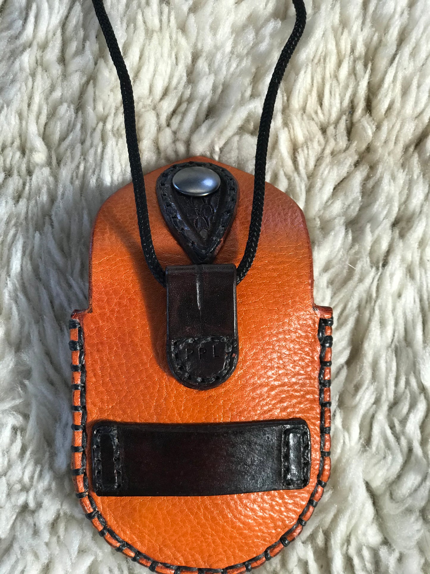 The Nipper neck pouch