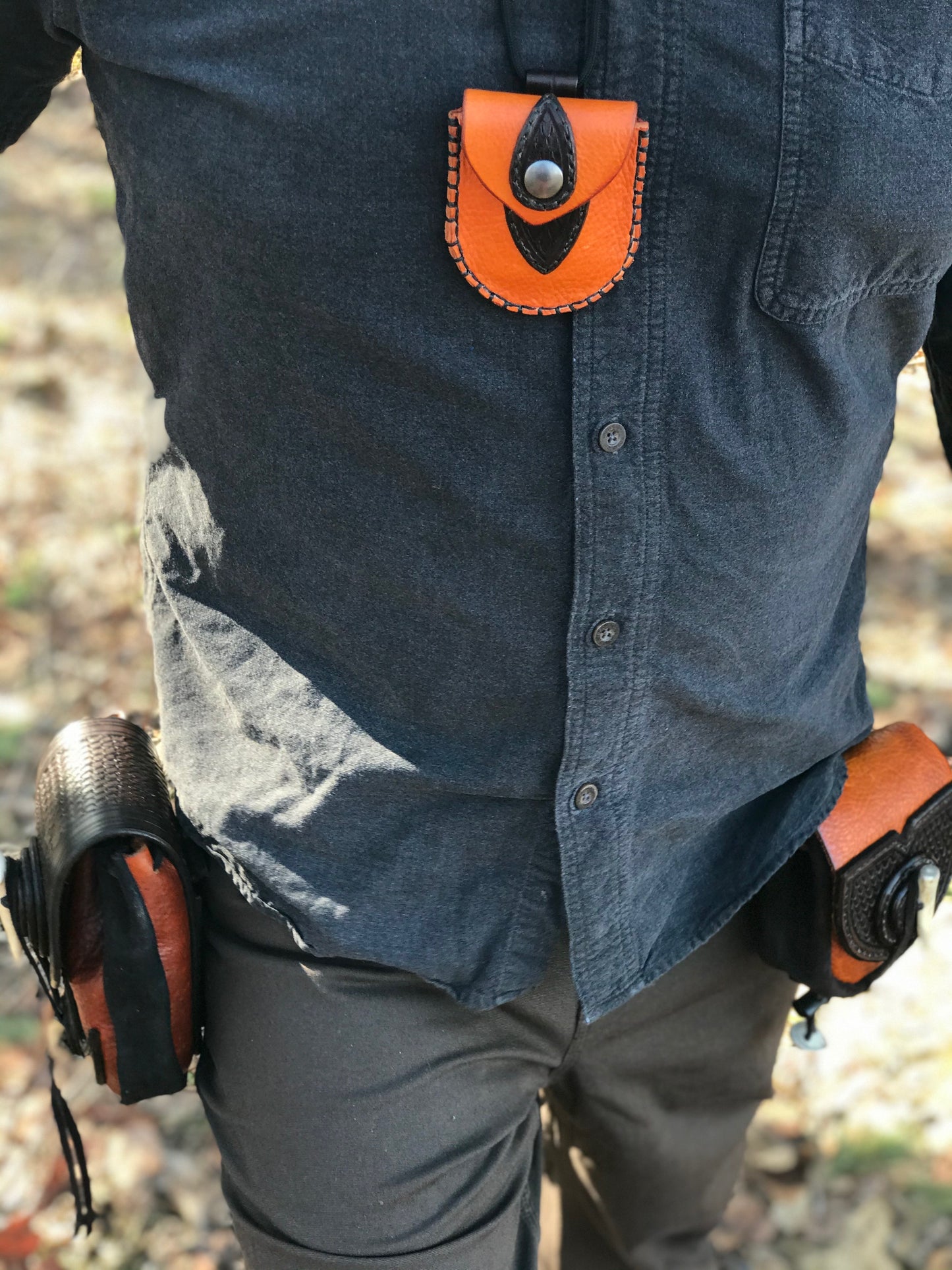 The Nipper neck pouch